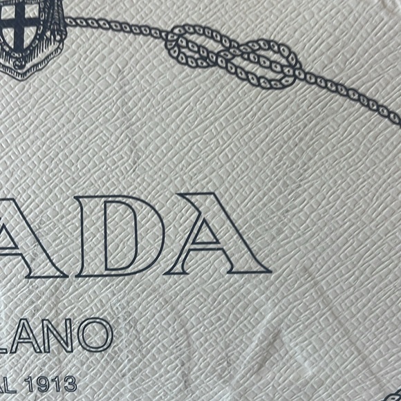Authentic Prada shopping bag - Picture 3 of 9